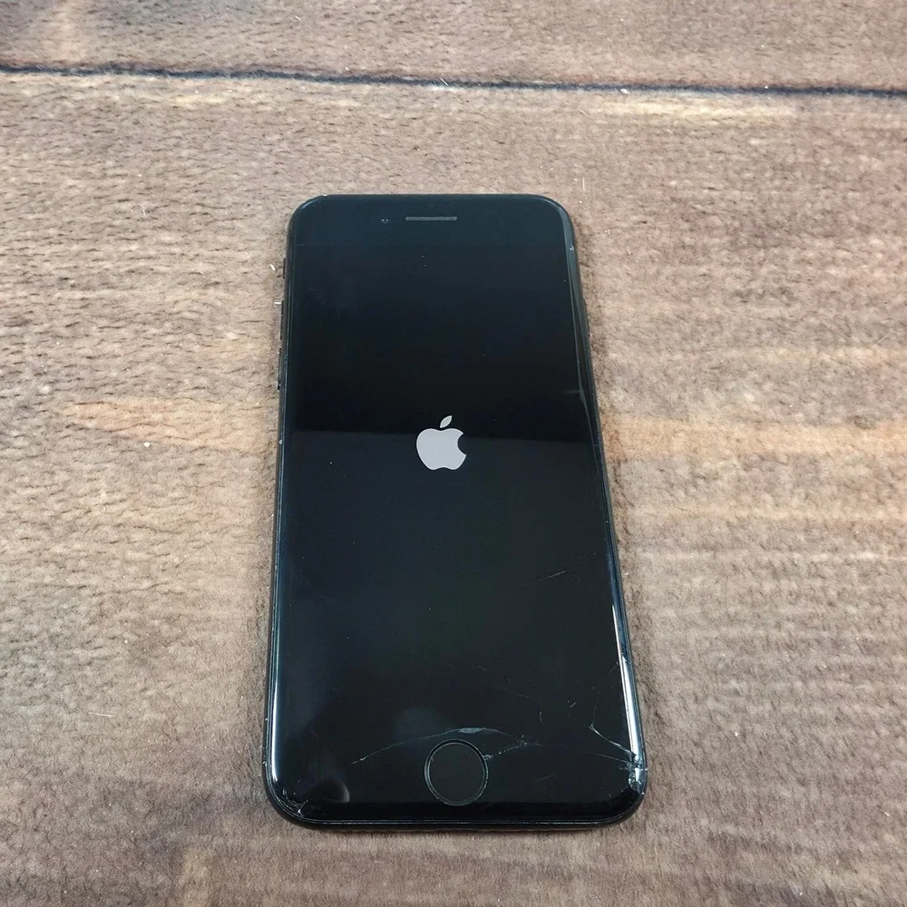Apple iPhone 7 Smartphone Mens N/A Black Fair Cracked Screen Locked A1660